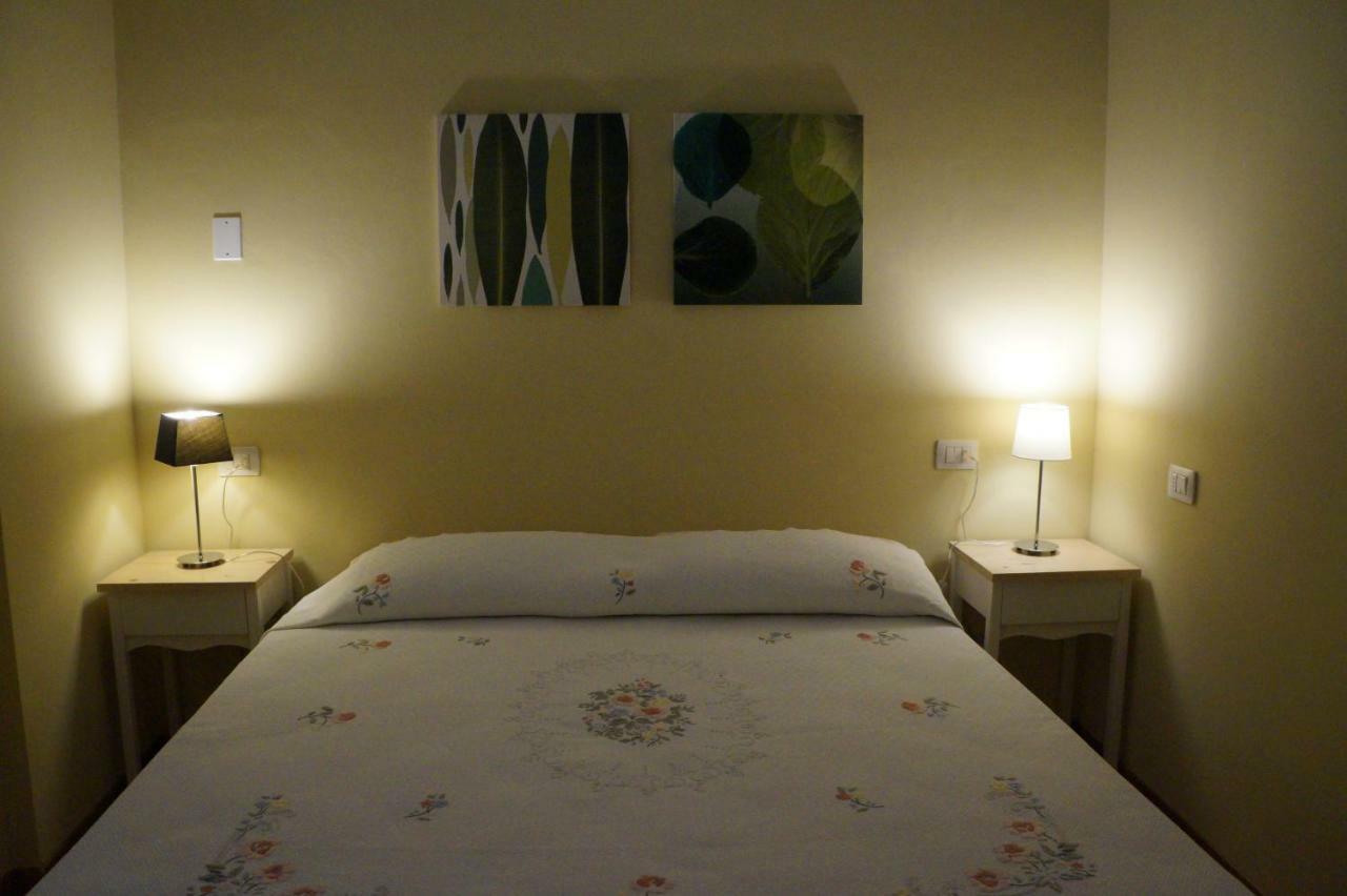ペザロ Il Vicolo 48 Bed & Breakfast エクステリア 写真