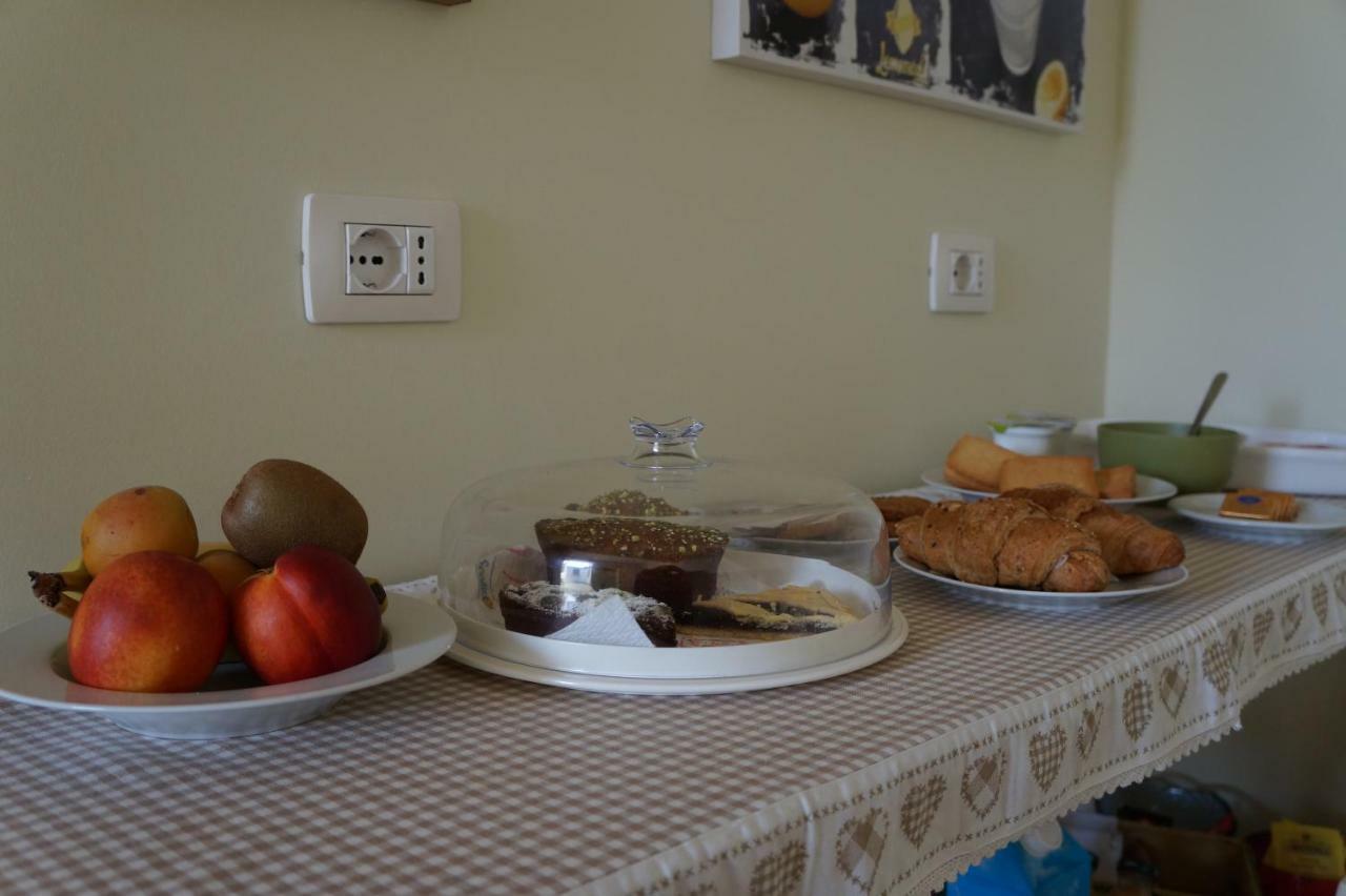 ペザロ Il Vicolo 48 Bed & Breakfast エクステリア 写真