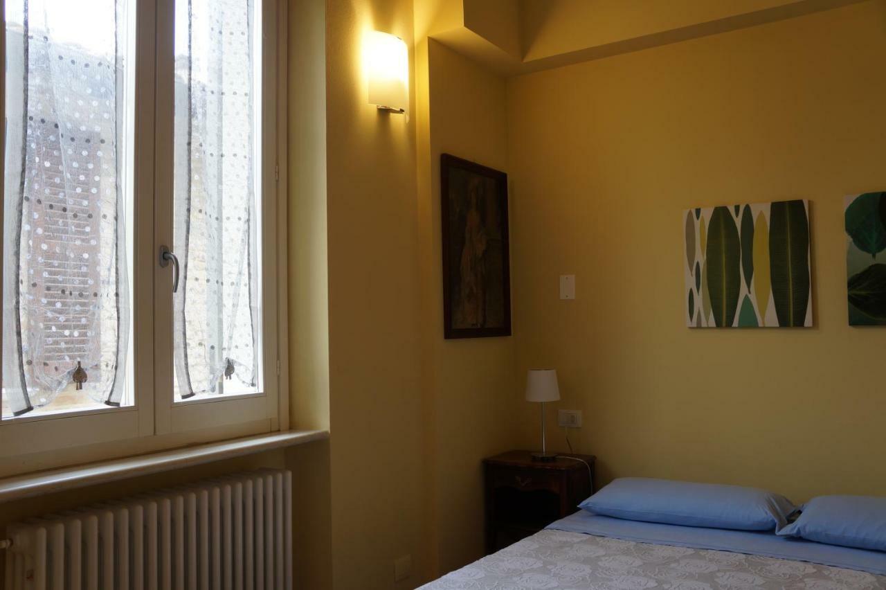ペザロ Il Vicolo 48 Bed & Breakfast エクステリア 写真
