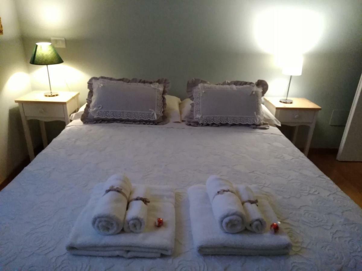 ペザロ Il Vicolo 48 Bed & Breakfast エクステリア 写真
