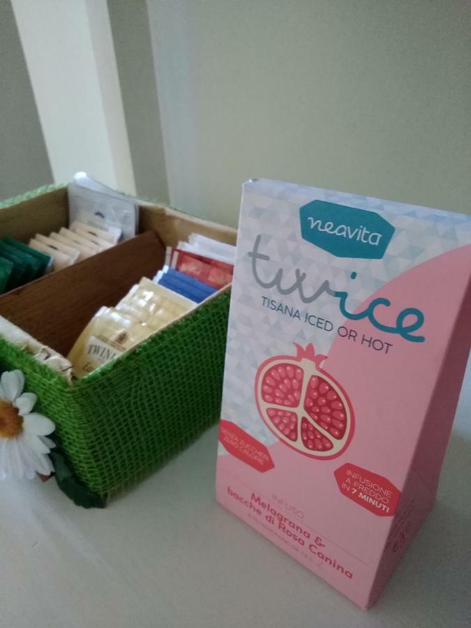 ペザロ Il Vicolo 48 Bed & Breakfast エクステリア 写真