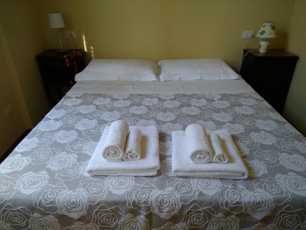 ペザロ Il Vicolo 48 Bed & Breakfast エクステリア 写真