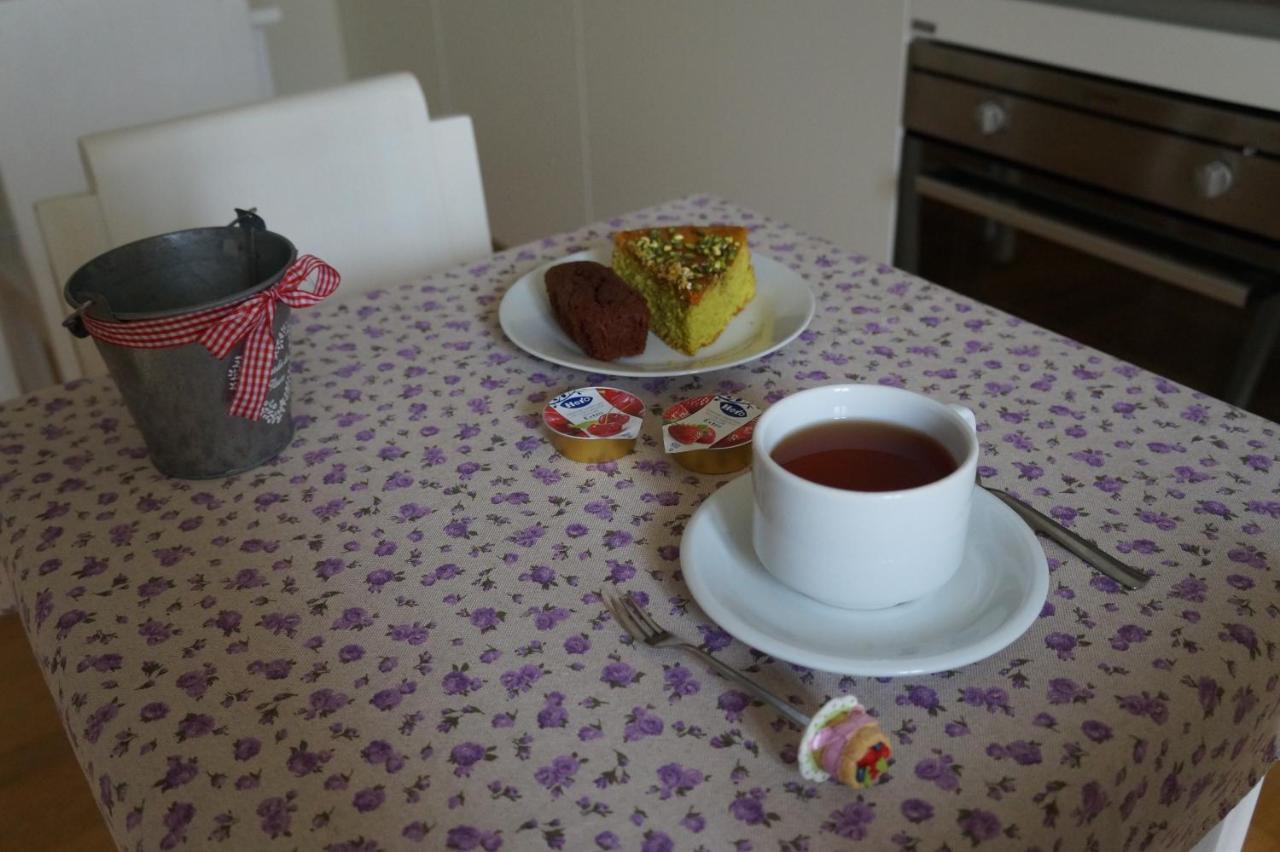 ペザロ Il Vicolo 48 Bed & Breakfast エクステリア 写真