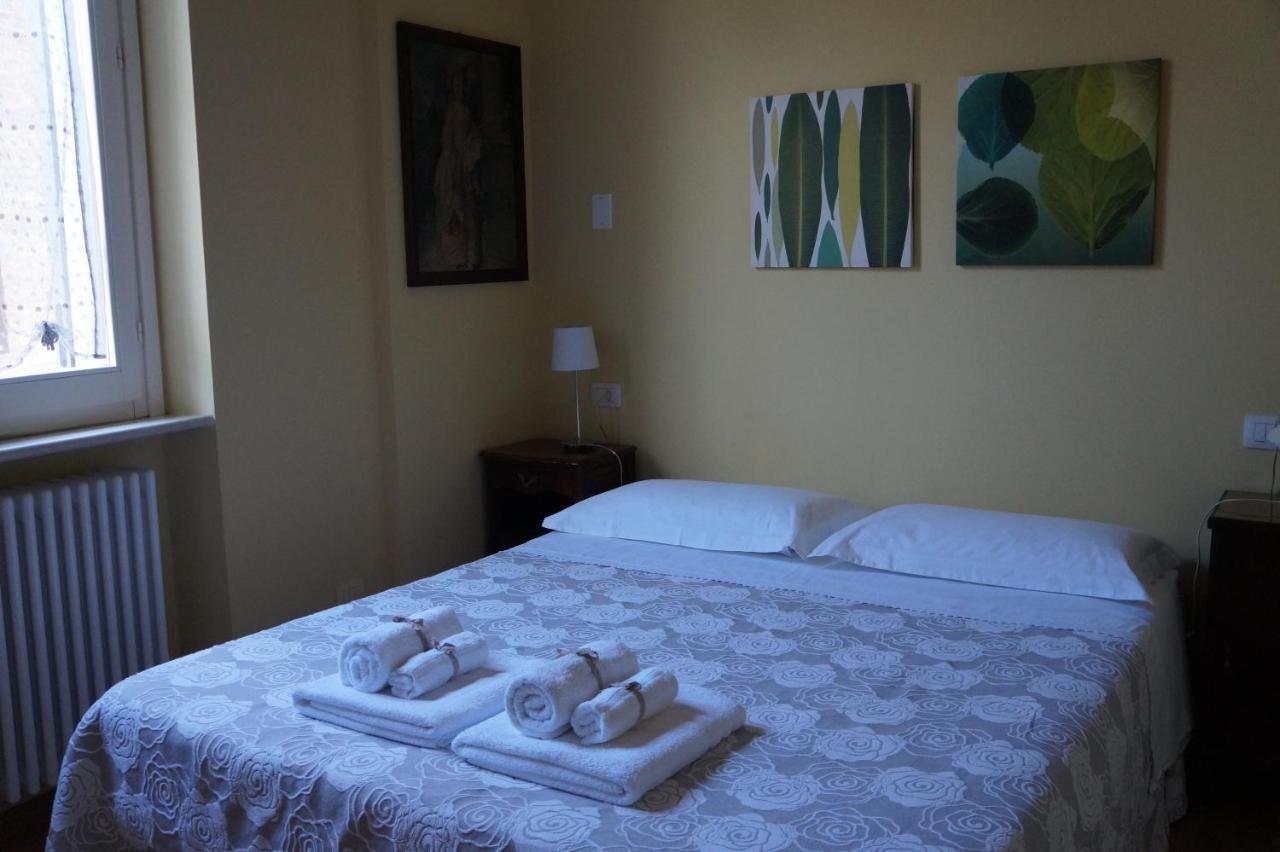 ペザロ Il Vicolo 48 Bed & Breakfast エクステリア 写真